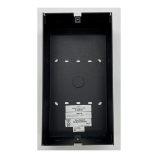 Caja de montaje en superficie para un módulo anunciador de la serie ACS, con entradas para conducto de 1/2 pulgada