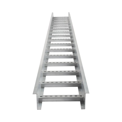 Escalera de Aluminio Portacables / Perfil Z / Peralte 3 1/4" /Paso 9" 